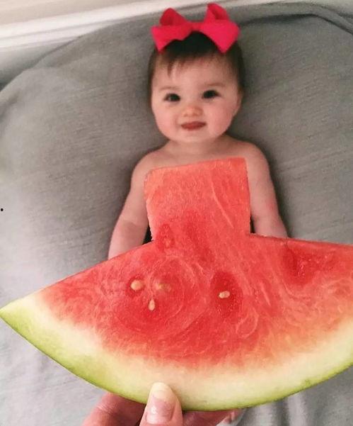 小孩模仿吃瓜,小宝贝的“吃瓜”大作战