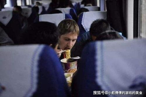 嘲笑旅客吃瓜视频,网络暴力与公共道德的边界